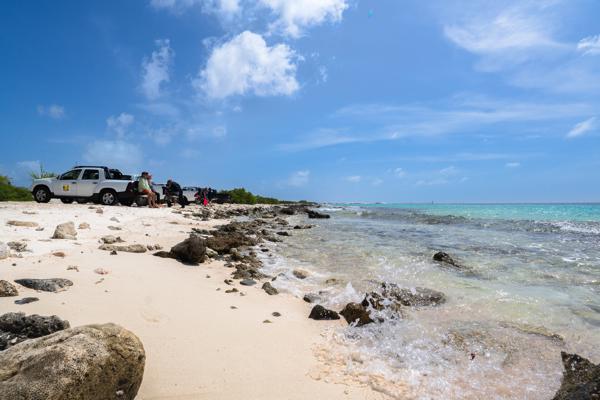 Persoonlijk vindt ik het prettig om aan de rechter kant het water in te gaan. Weinig golven en een gelijkmatige bodem om overheen te lopen.