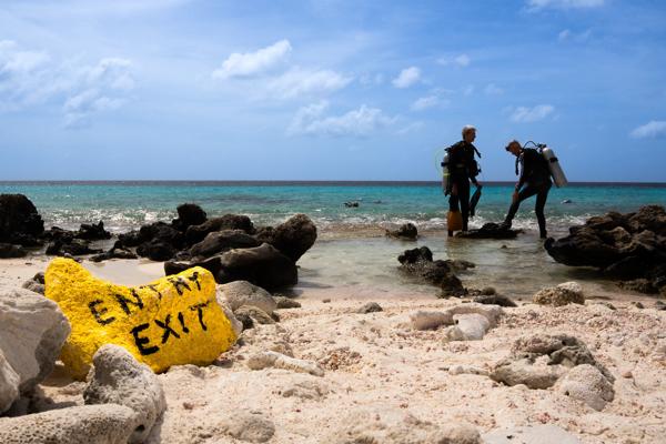 Hilma Hooker is toegankelijk en heeft een prettige entry/exit point gemarkeerd met een duidelijke gele steen.